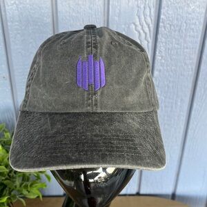 Port Authority men’s baseball cap with a purple embroidered logo